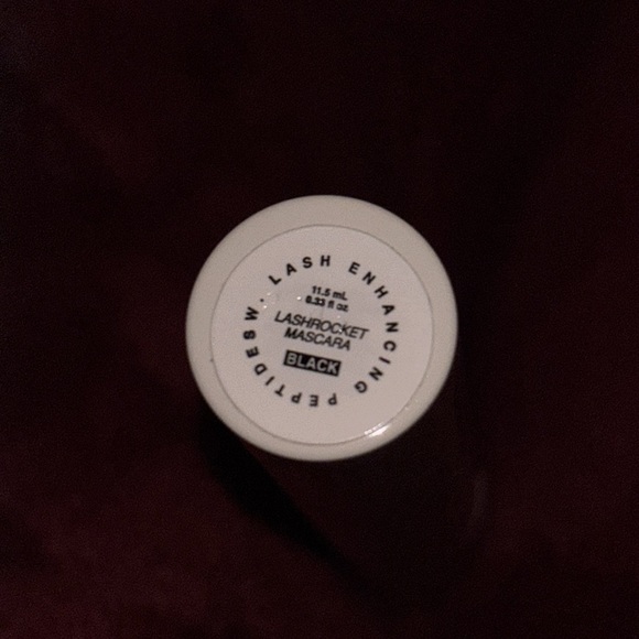 Lash rocket Mascara with Peptides - Black - Picture 8 of 10